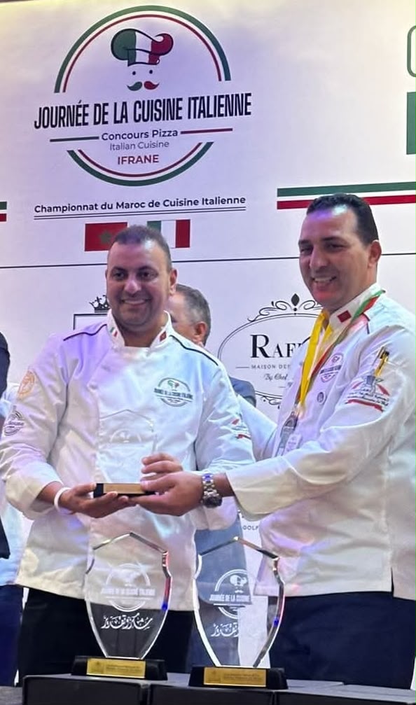 El Chef Rachid Ahram recibiendo un galardón