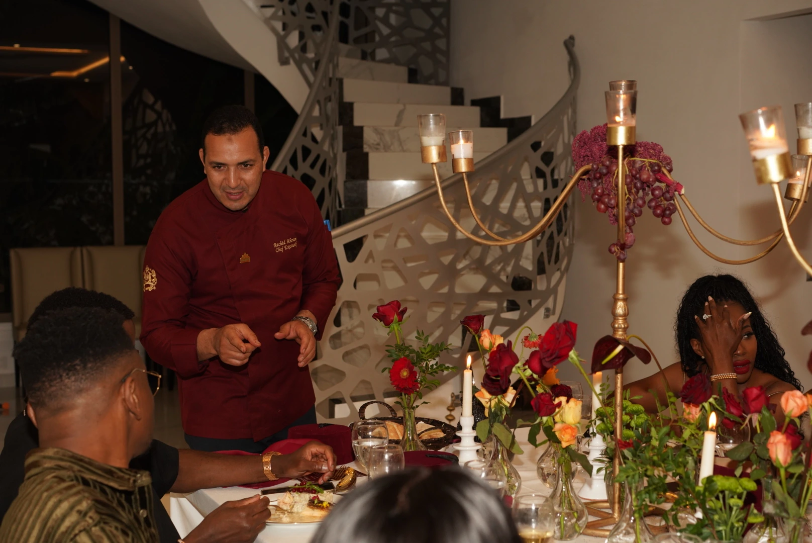 Décor de dîner romantique et intime